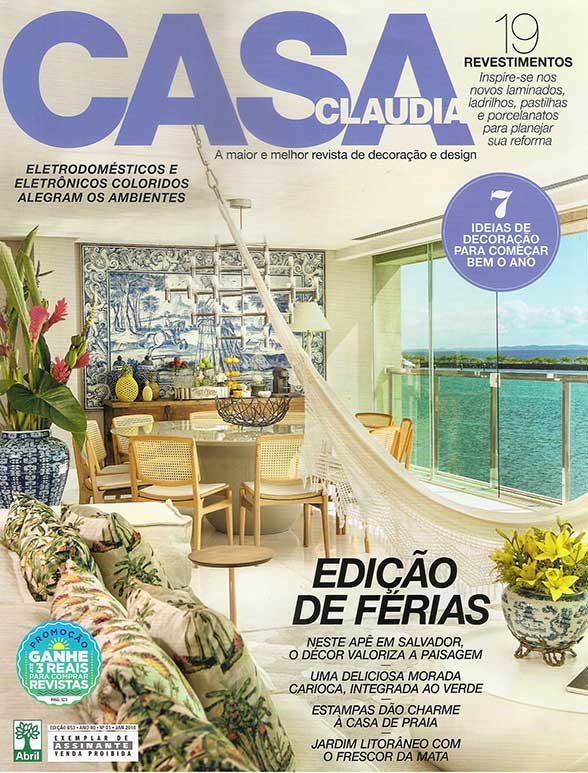 Projeto de paisagismo revista Casa Claudia de casa de praia incrustada na mata atlântica e com vista para o mar